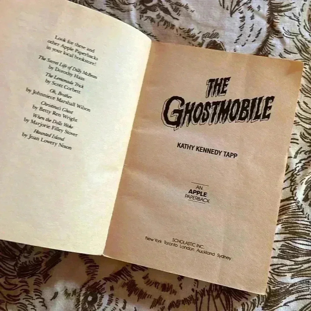 Vintage The Ghostmobile Kathy Kennedy Tapp Scholastic Apple Paperback Book 80s - Picture 6 of 6